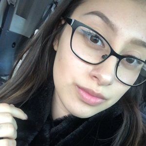 Meet your Posher, Adriana